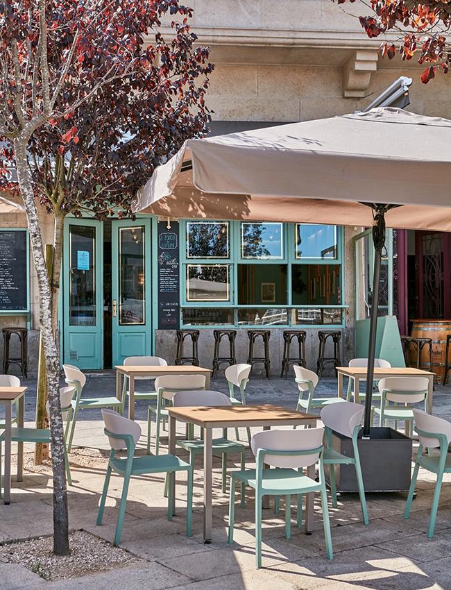 Sopapo Taverna terrace with Ezpeleta furniture Sopapo Taverna terrace with Ezpeleta furniture